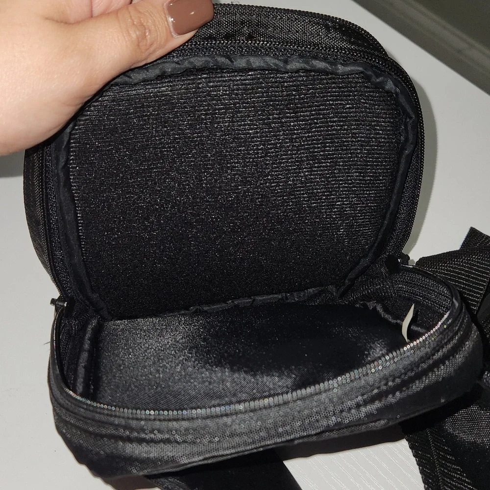 NWOT Case Logic fanny pack - Picture 10 of 11